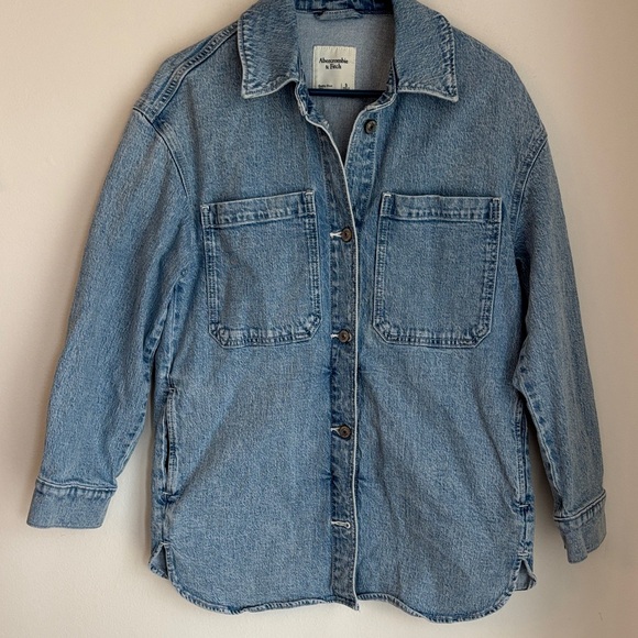 Abercrombie & Fitch Women’s Denim oversized Blue Shacket Jacket small NWOT - Picture 3 of 9